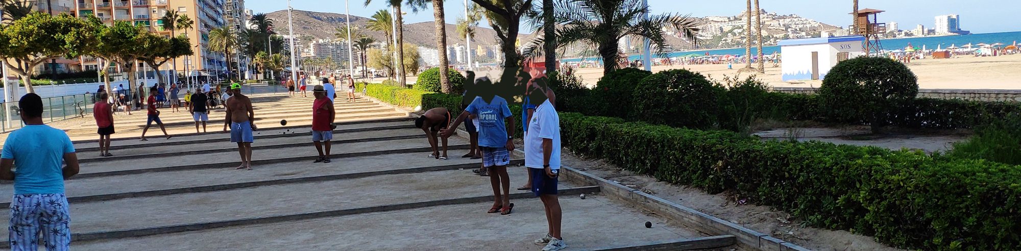 Jugando a la petanca en Cullera