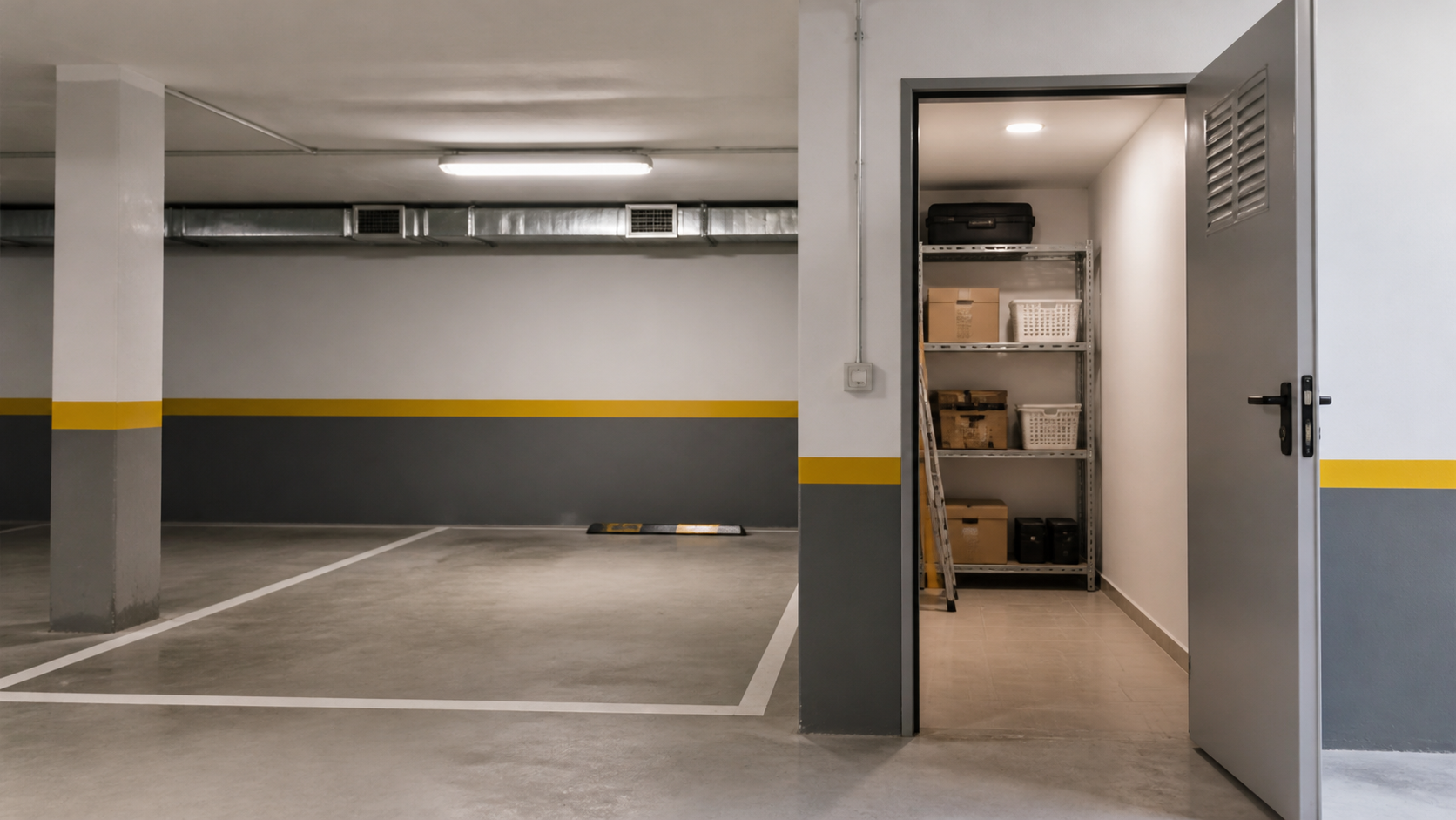Plaza de garaje y puerta de trastero en un edificio residencial
